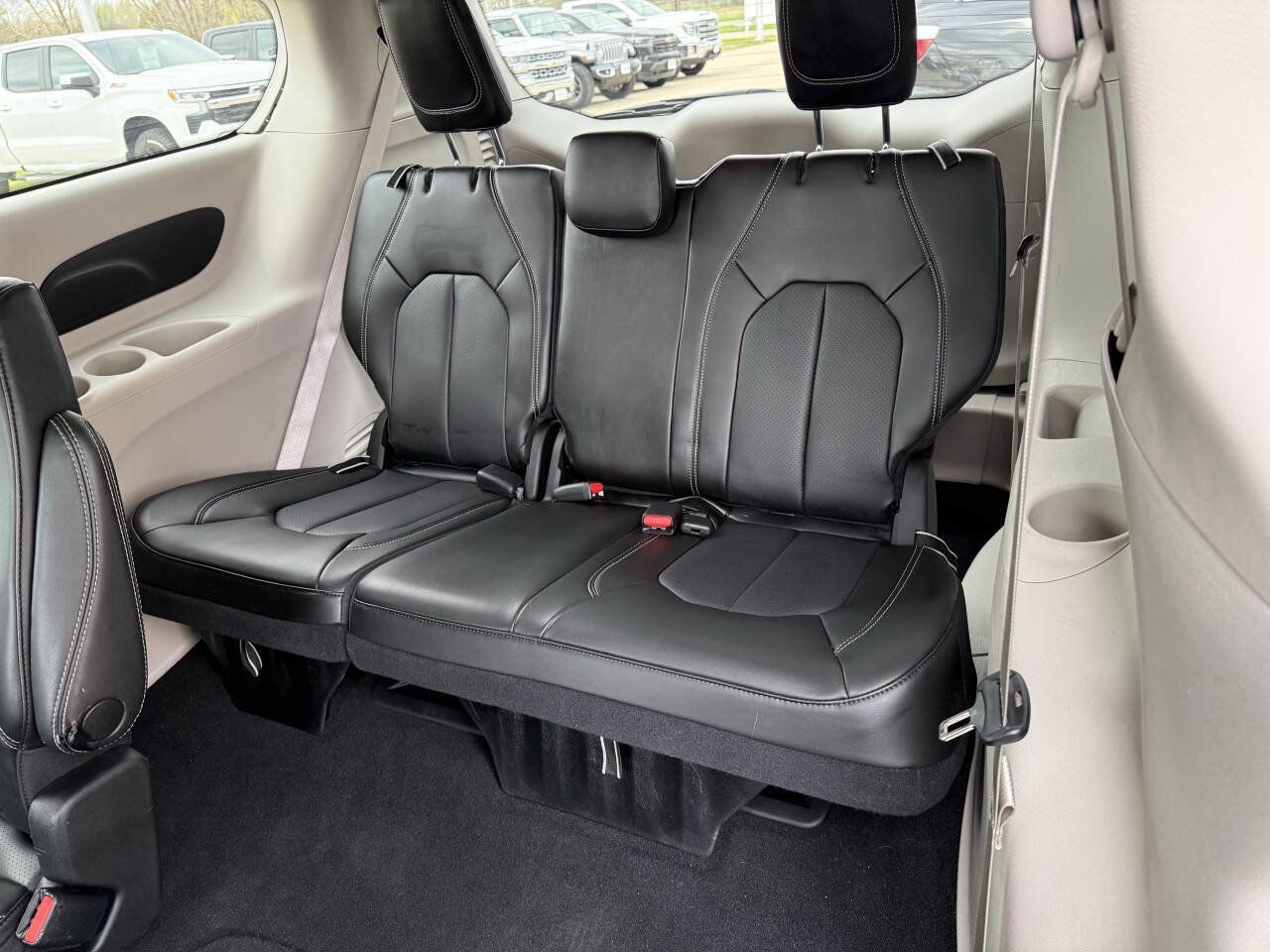 Used 2023 Chrysler Pacifica Touring-L AWD/4WD image 7