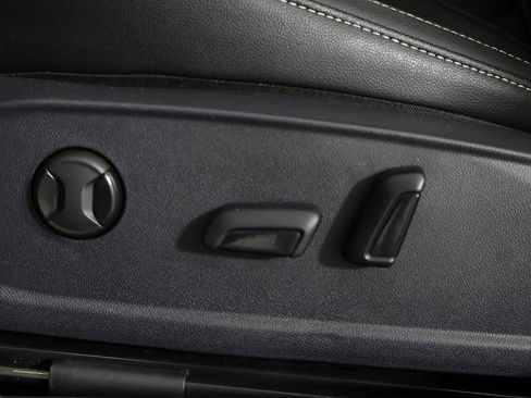 Used 2024 Volkswagen Jetta SE FWD image 33