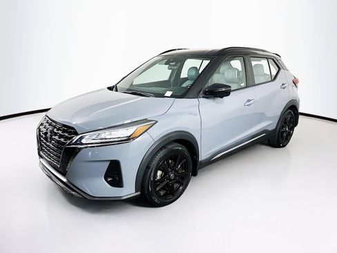 Used 2021 Nissan Kicks SR w/ SR Premium Package image 3