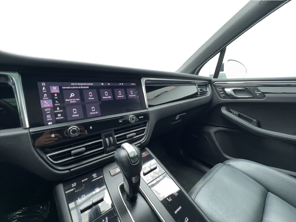 Used 2023 Porsche Macan Turbo AWD/4WD image 45