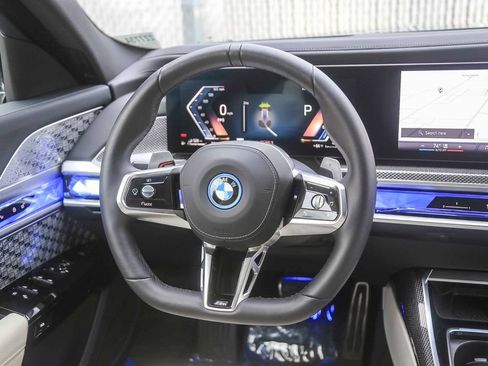 Used 2025 BMW 750e xDrive w/ Premium Package AWD/4WD image 12