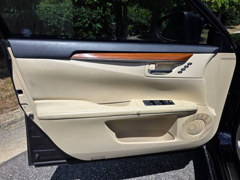 Used 2013 Lexus ES 300h w/ Premium Pkg FWD image 9