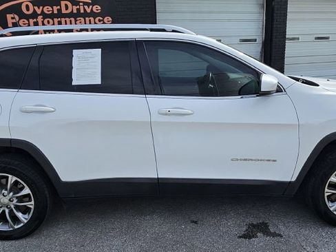 Used 2019 Jeep Cherokee Latitude Plus AWD/4WD image 8