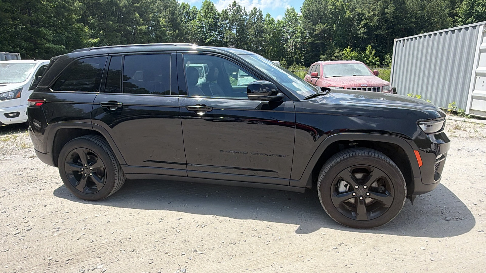Used 2025 Jeep Grand Cherokee Limited w/ Black Appearance Package AWD/4WD image 7