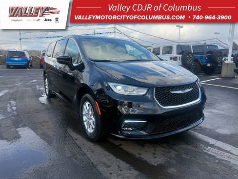 New 2026 Chrysler Pacifica Select FWD image 1