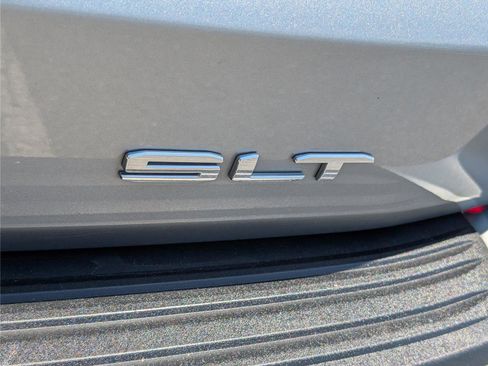 Used 2024 GMC Yukon SLT AWD/4WD image 9