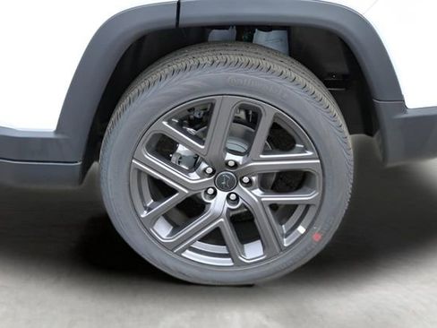 New 2026 Jeep Compass Latitude image 8