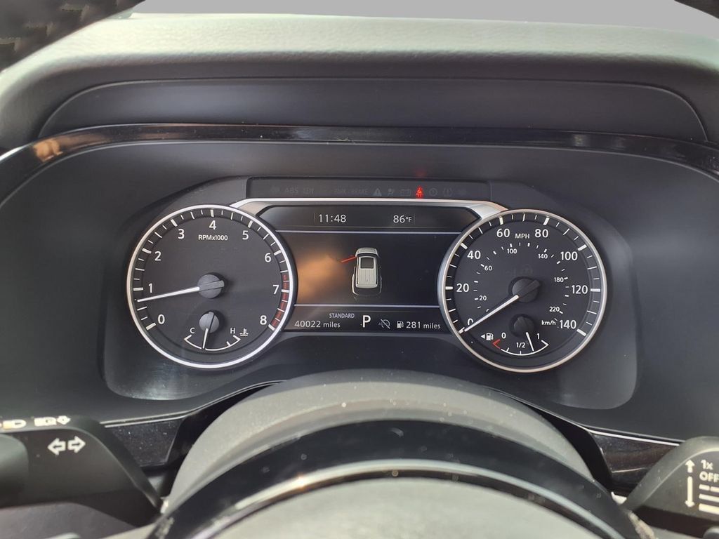 Used 2025 Nissan Pathfinder SL FWD image 18