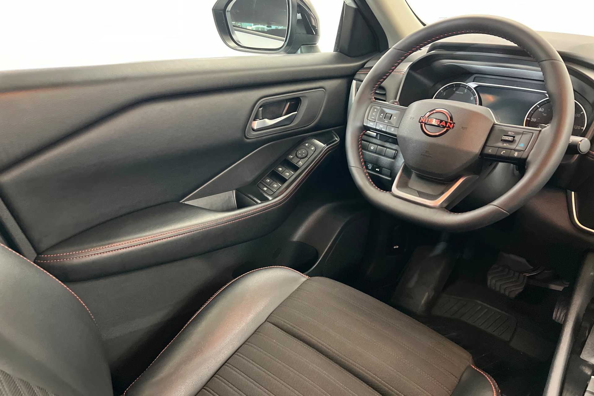 Used 2026 Nissan Rogue SV AWD/4WD image 12