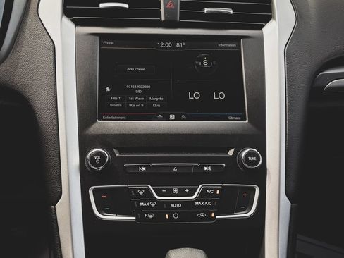 Used 2016 Ford Fusion SE FWD image 11