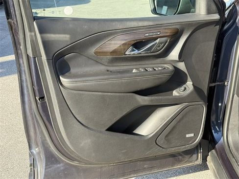 Used 2018 GMC Terrain Denali w/ Advanced Safety Package image 31