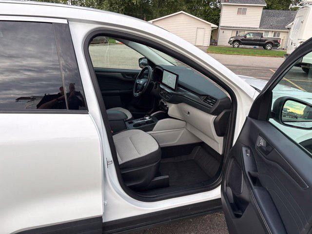 Used 2024 Ford Escape Active w/ Tech Pack #1 AWD/4WD image 4