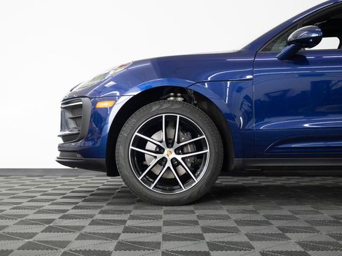 Certified 2025 Porsche Macan AWD/4WD image 11