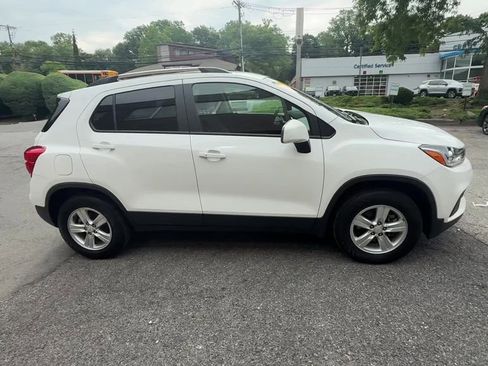 Used 2022 Chevrolet Trax LT w/ LT Convenience Package AWD/4WD image 14