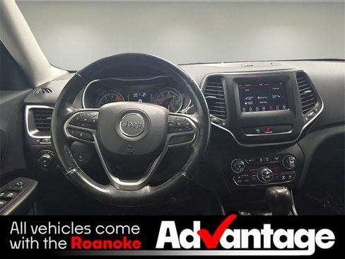 Used 2019 Jeep Cherokee Latitude Plus w/ Comfort/Convenience Group image 3