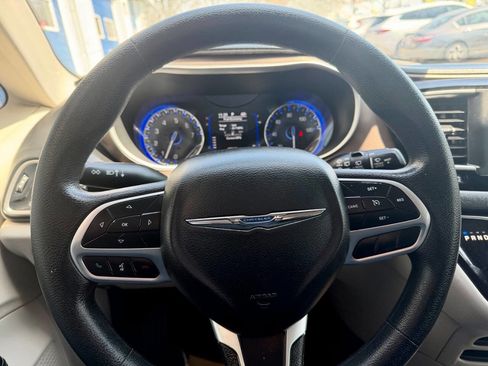 Used 2021 Chrysler Voyager Lxi FWD image 63