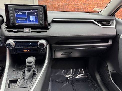 Used 2022 Toyota RAV4 XLE image 17