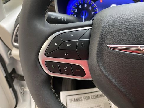 Used 2023 Chrysler Pacifica Limited image 21