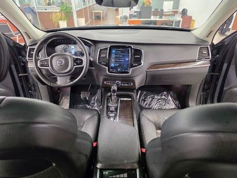 Used 2018 Volvo XC90 T5 Momentum w/ Convenience Package AWD/4WD image 9