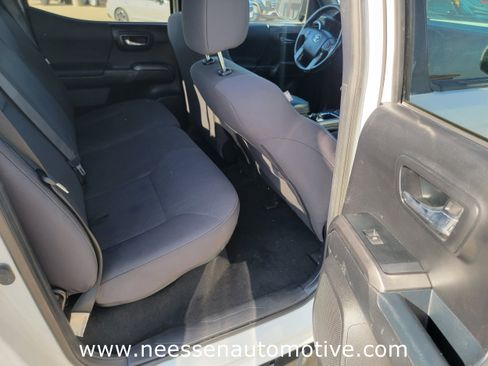 Used 2018 Toyota Tacoma TRD Off-Road w/ Technology Package image 12