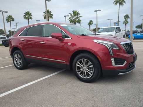 Used 2022 Cadillac XT5 Premium Luxury image 2