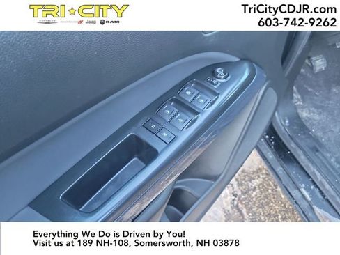 Used 2019 Chevrolet Colorado Z71 w/ Z71 Midnight Edition image 16