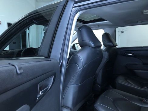 Certified 2024 Toyota Highlander XLE image 21