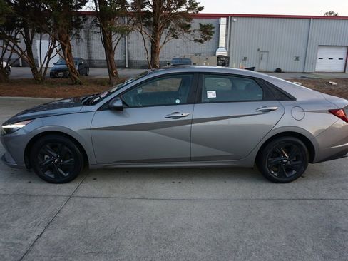 Used 2023 Hyundai Elantra Blue image 17