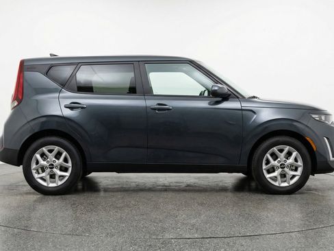 Used 2025 Kia Soul LX w/ LX Technology Package FWD image 11