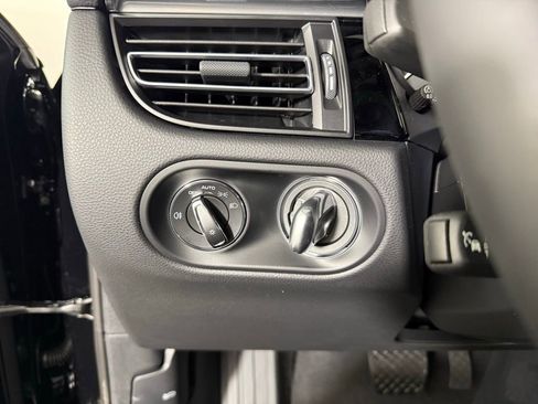 New 2026 Porsche Macan image 33