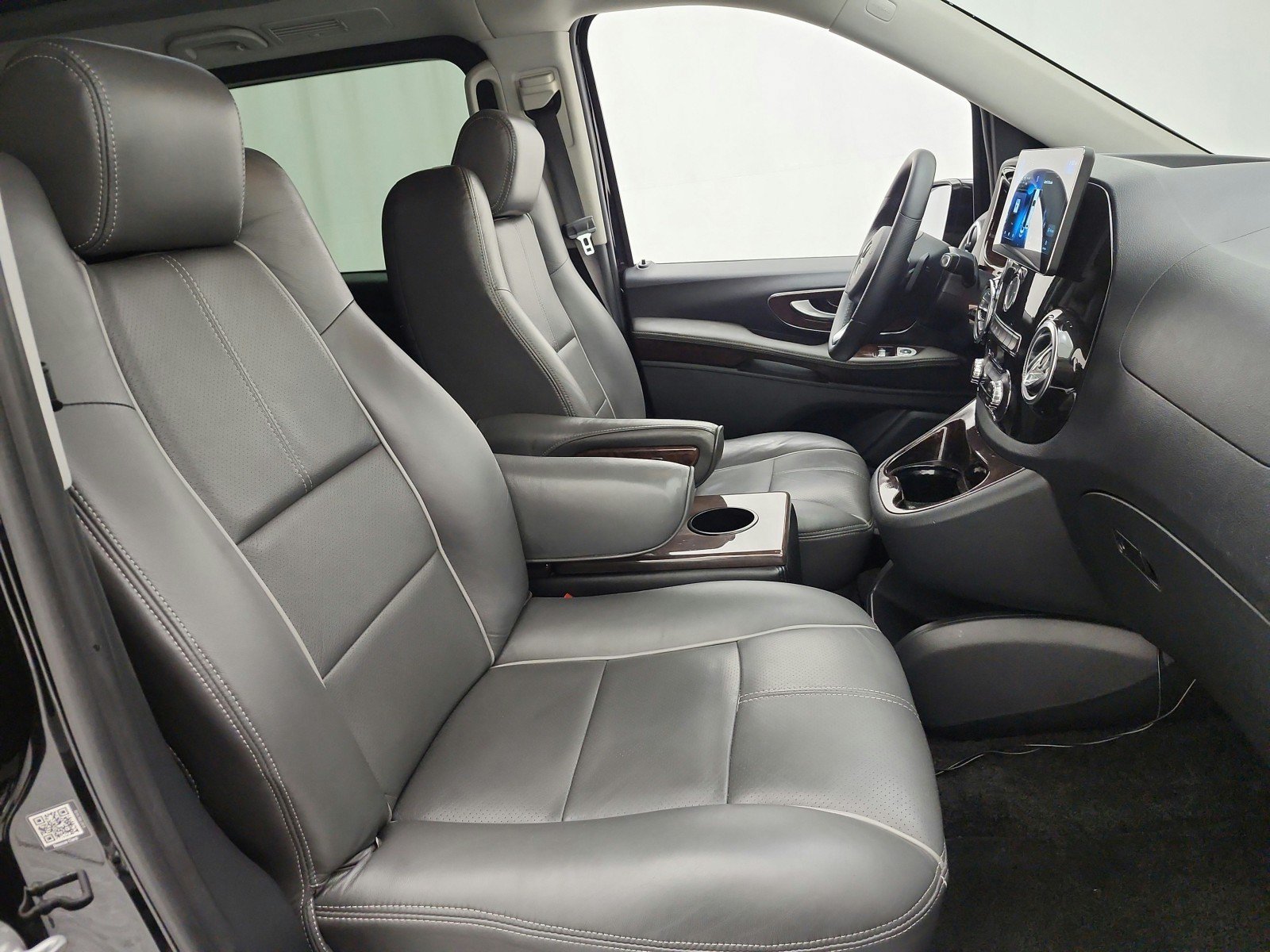 Used 2018 Mercedes-Benz Metris Passenger image 18
