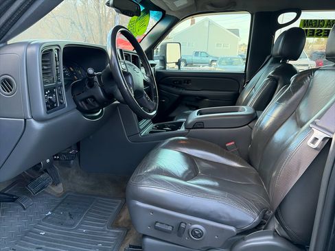 Used 2005 Chevrolet Silverado 3500 LT w/ Heavy-Duty Power Package image 8