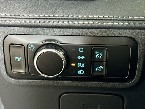 Used 2025 Ford Mustang Premium image 11