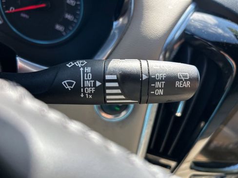 Used 2022 Chevrolet Traverse LT image 24