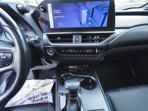 Used 2023 Lexus UX 250h 250h Premium image 18