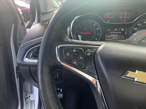 Used 2018 Chevrolet Cruze Premier FWD image 11