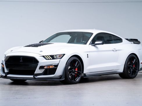 Used 2020 Ford Mustang Shelby GT500 w/ Technology Package RWD image 4