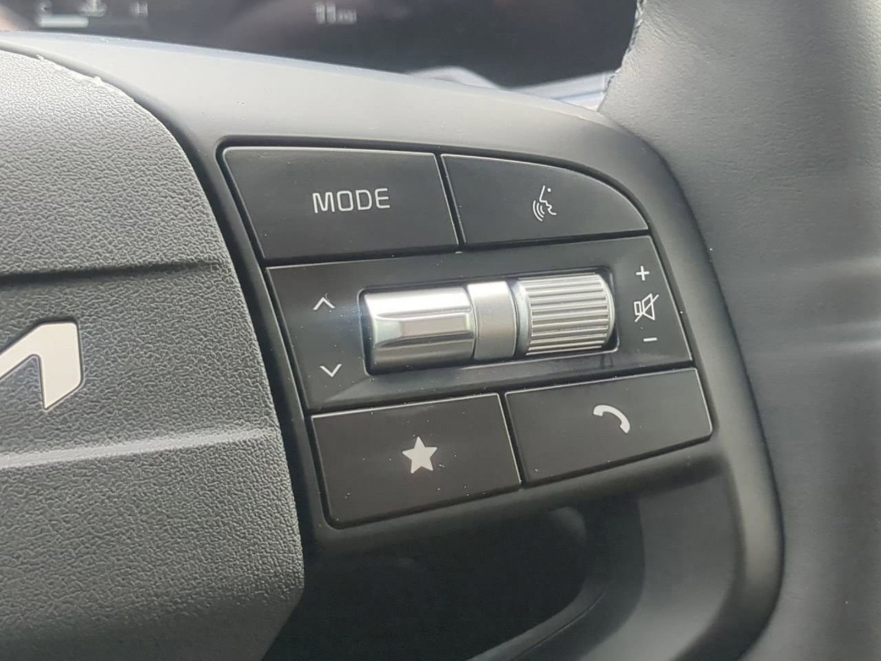 New 2026 Kia Sportage SX FWD image 32