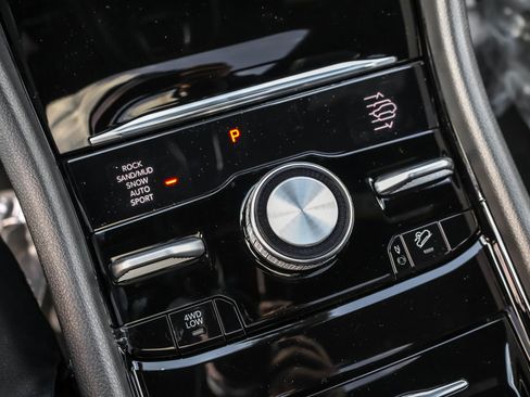 New 2025 Jeep Grand Cherokee Summit image 19