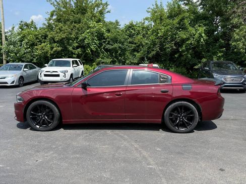 Used 2017 Dodge Charger SXT w/ Blacktop Package RWD image 2