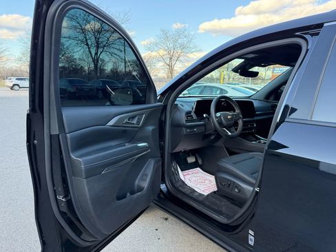Used 2026 Chevrolet Traverse LT w/ Sun and Wheel Package image 11