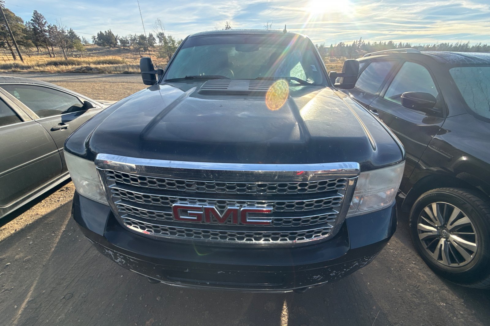 Used 2011 GMC Sierra 2500 Denali AWD/4WD image 2