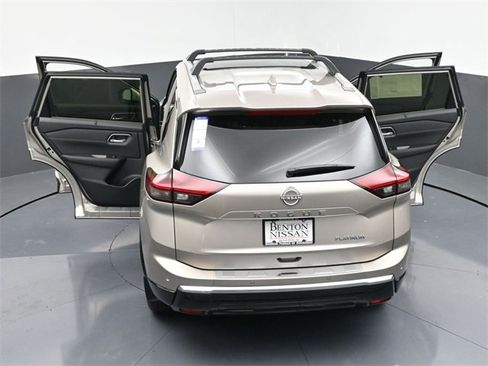New 2025 Nissan Rogue Platinum w/ Platinum Premium Package image 45
