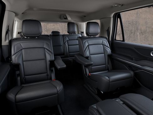 New 2027 Lincoln Navigator Premiere RWD image 11