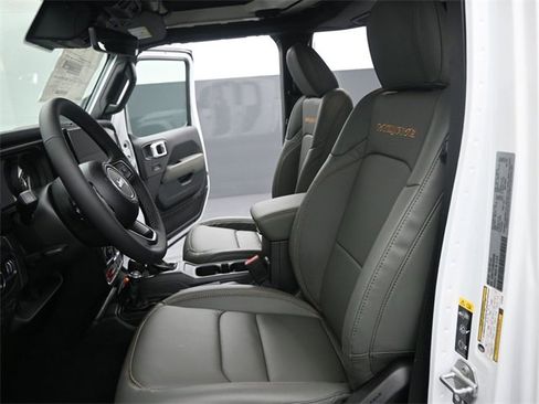 New 2025 Jeep Gladiator Mojave image 15