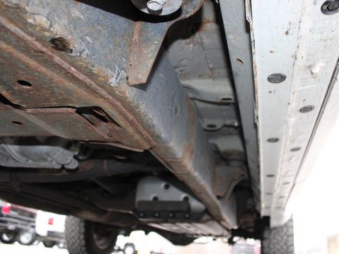 Used 2018 Nissan Titan SV image 43