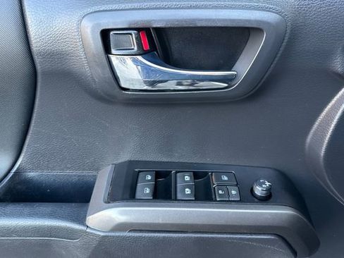 Used 2023 Toyota Tacoma TRD Off-Road image 11