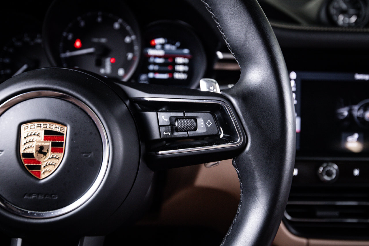 Certified 2023 Porsche Macan AWD/4WD image 16