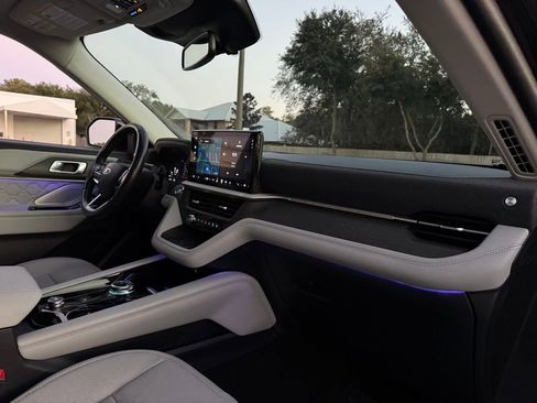 Used 2025 Ford Explorer Platinum w/ Ultimate Package image 29