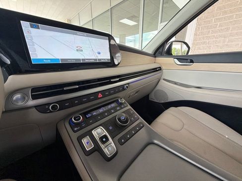 Used 2024 Hyundai Palisade Limited FWD image 21